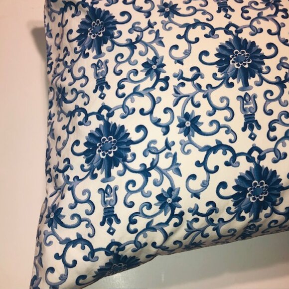RALPH LAUREN Home Porcelain Rosette Standard Pillowcase 32.5" - Picture 1 of 5
